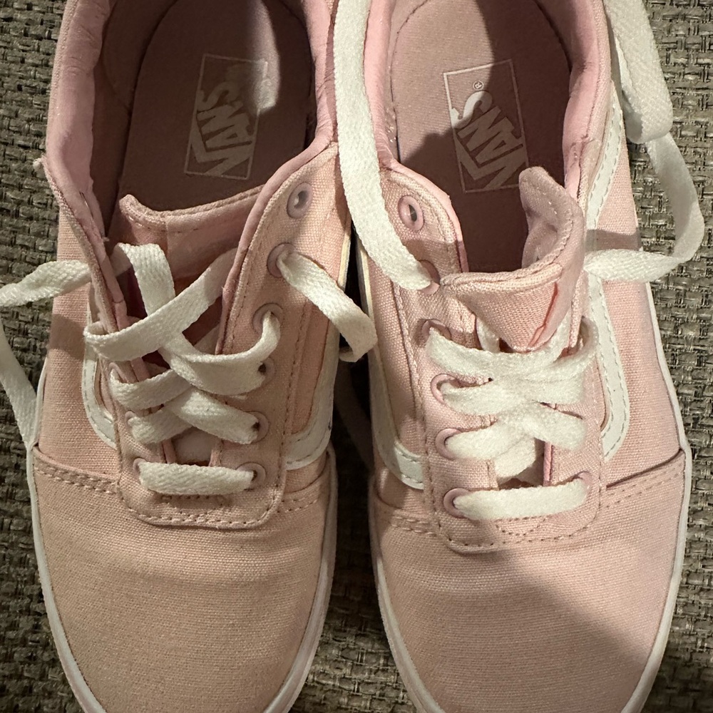 Girls 2 1/2 in good shape warn very little.